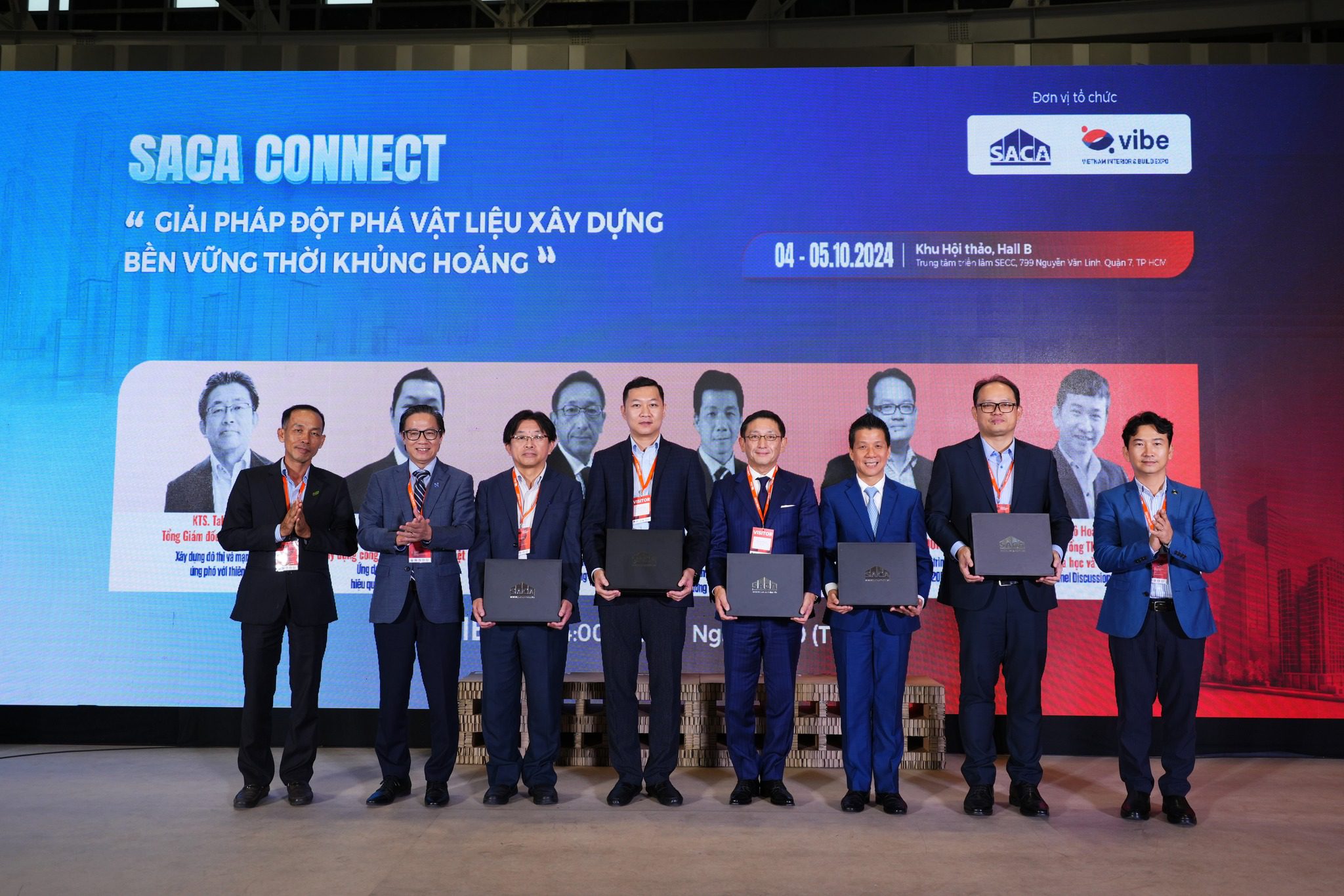 TRI ÂN CÁC DIỄN GIẢ TẠI CHƯƠNG TRÌNH SACA CONNECT TRONG KHUÔN KHỔ TRIỂN LÃM VIBE 2024 2 1 20241021151339008 2